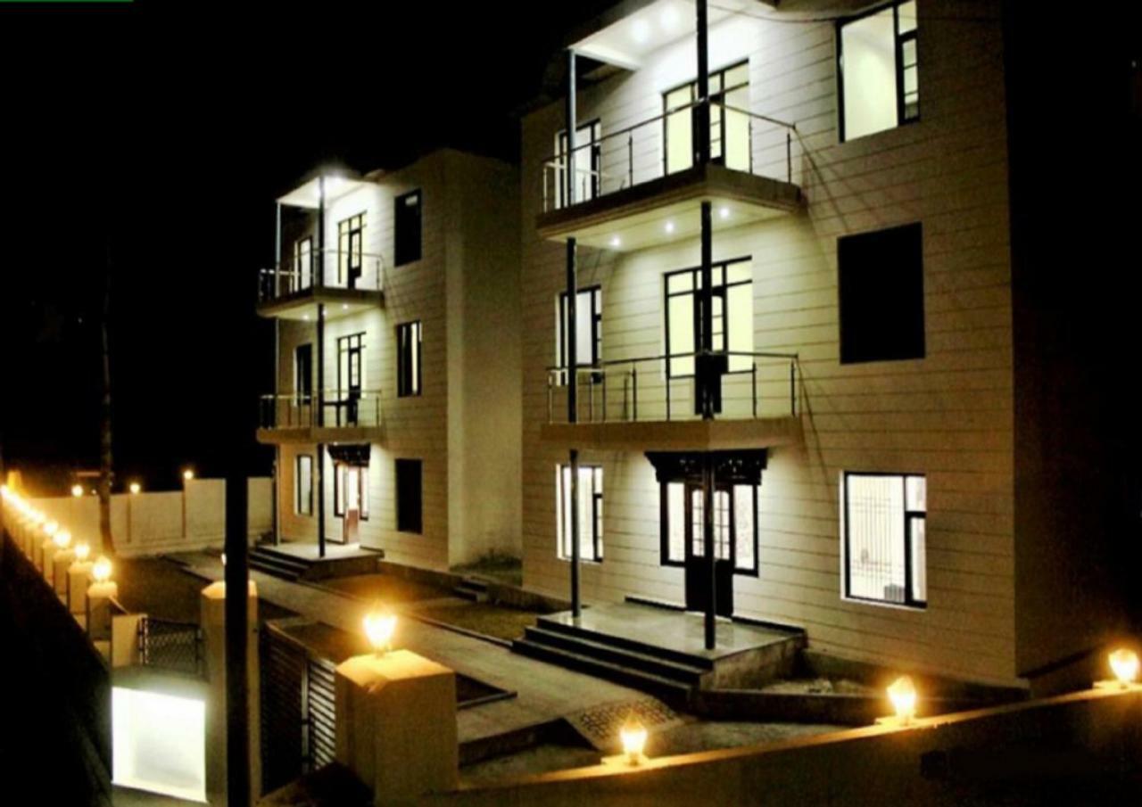 Hotel Kargil Heights Eksteriør billede