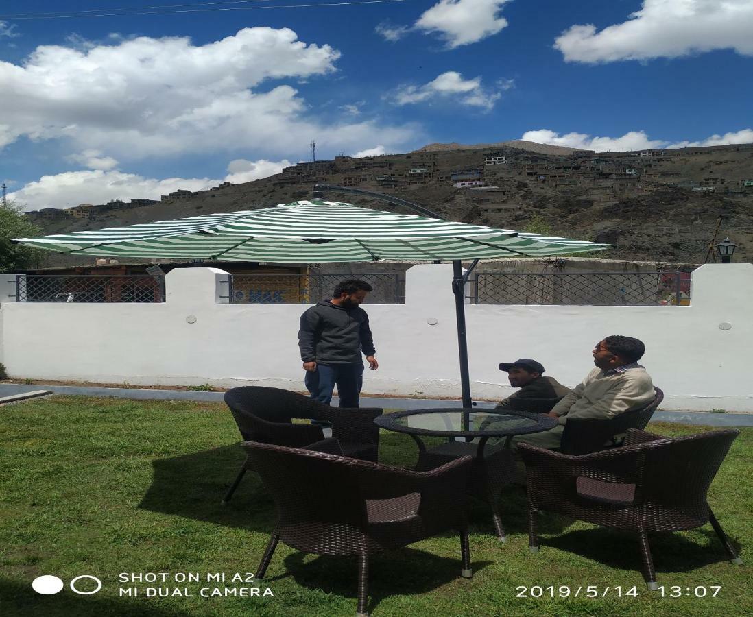 Hotel Kargil Heights Eksteriør billede